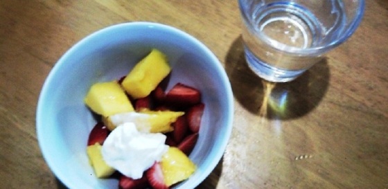 Strawberry, Mango and Vanilla Yogurt Breakfast