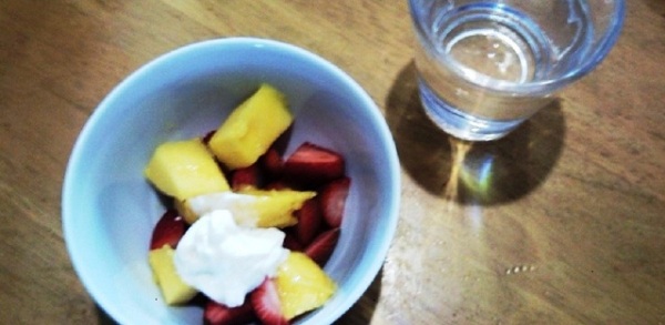 Strawberry, Mango and Vanilla Yogurt Breakfast
